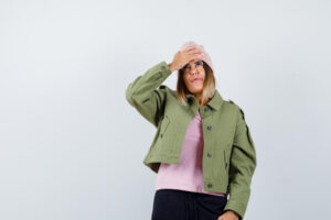 Jaki fason kurtki damskiej dla puszystych – rozmiary plus size